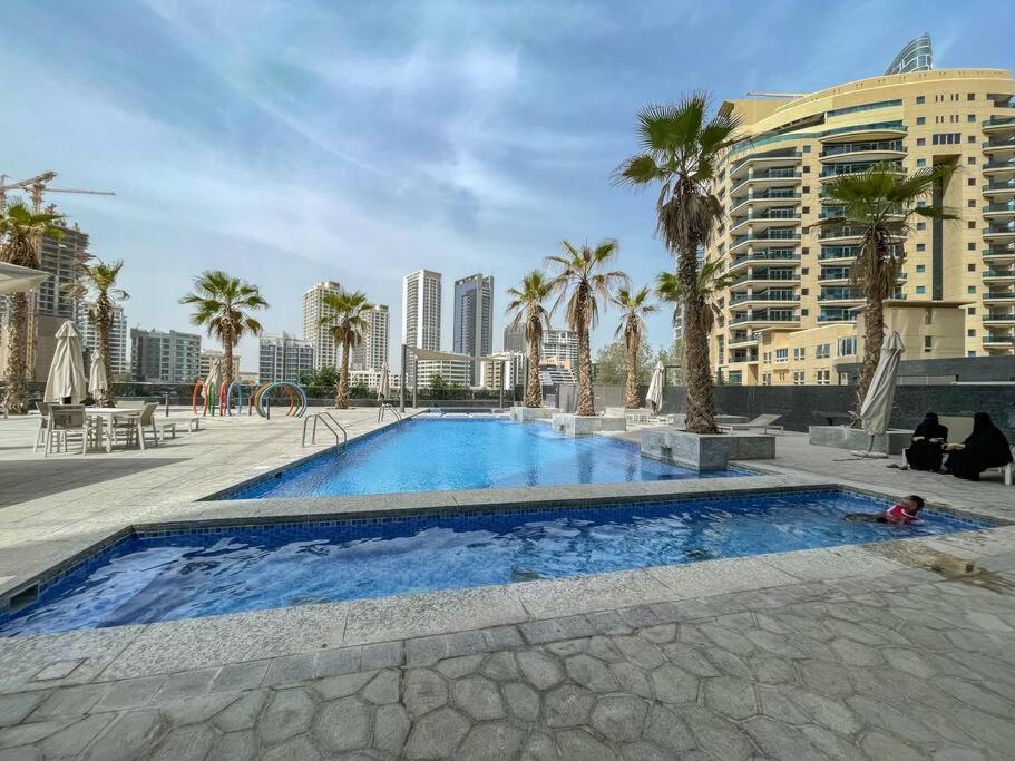 Cozy Studio In Sparkle Tower Jbr By Suiteable Dubai Exterior foto