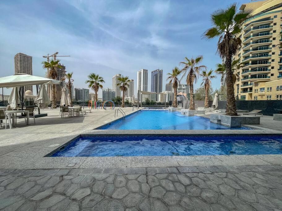 Cozy Studio In Sparkle Tower Jbr By Suiteable Dubai Exterior foto
